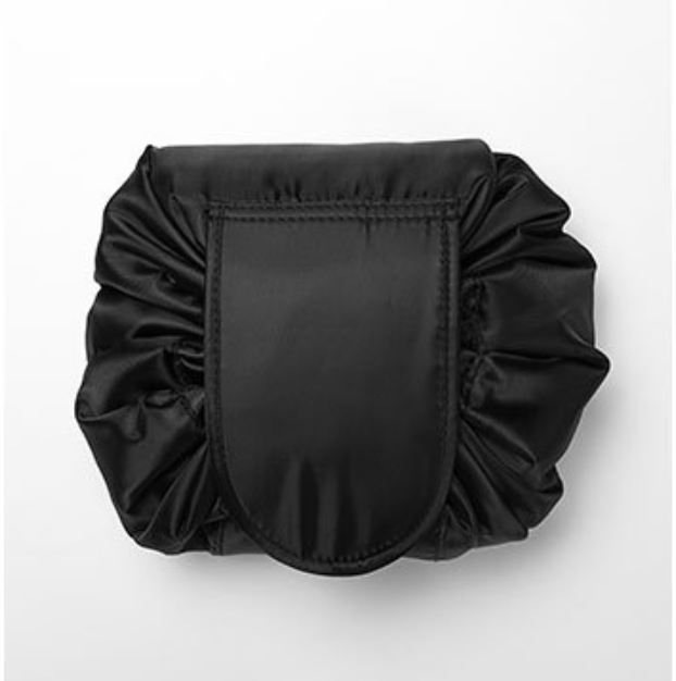 Damen Kosmetiktasche Mit Kordelzug Flach Ausbreiten Zeigt Beauty-Produkt
