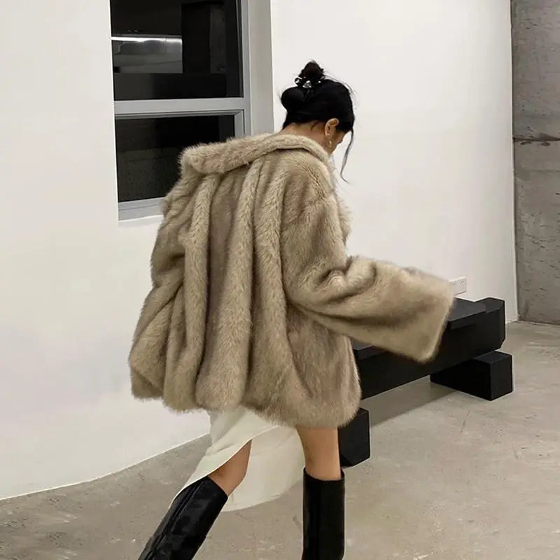 Damen Pelzmantel Exklusiver Mit Urbanem Flair Plüschpelzmode