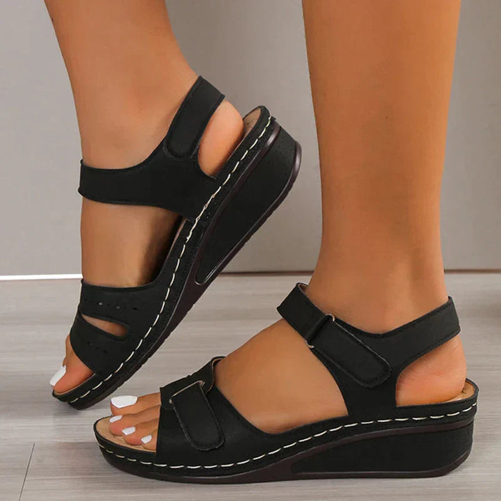 Dôre | Damen Sandalen – Edles Gold-Finish, Filigranes Design & Luxuriöse Ausstrahlung