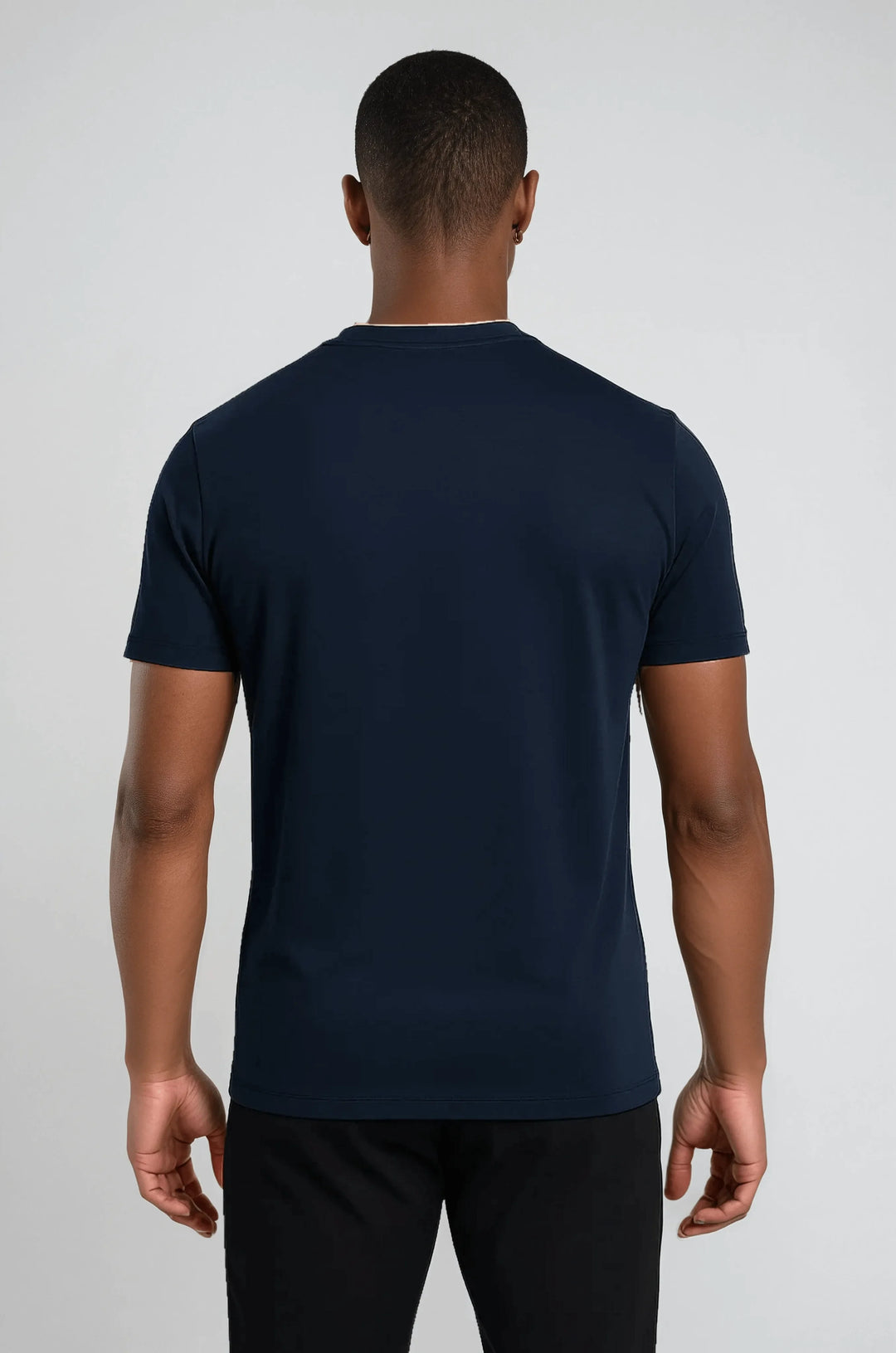 Herren Slim Fit T-Shirt in Marineblau für Modebewusste Männer mit Bequemer Passform und Stilvollem Design