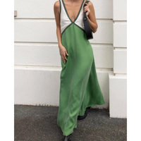 Damen-Maxikleid – Kontrastfarben, V-Ausschnitt & figurschmeichelnde Silhouette