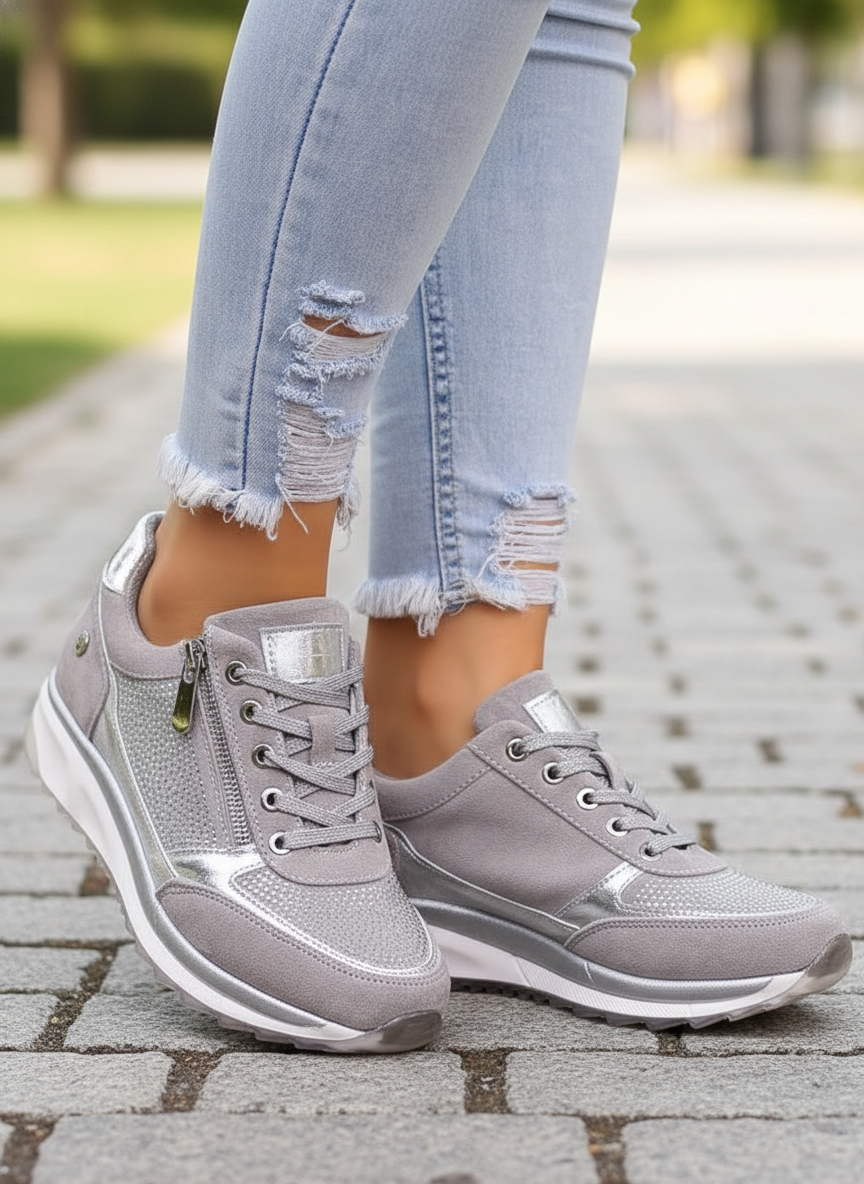 Amore | Damen Sneakers – Herzförmiges Detail, Soft-Padding