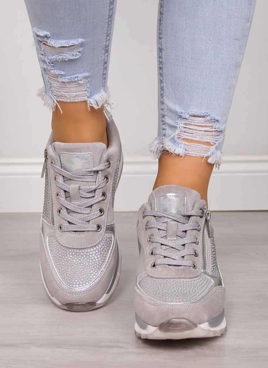 Amore | Damen Sneakers – Herzförmiges Detail, Soft-Padding