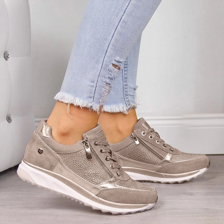 Amore | Damen Sneakers – Herzförmiges Detail, Soft-Padding