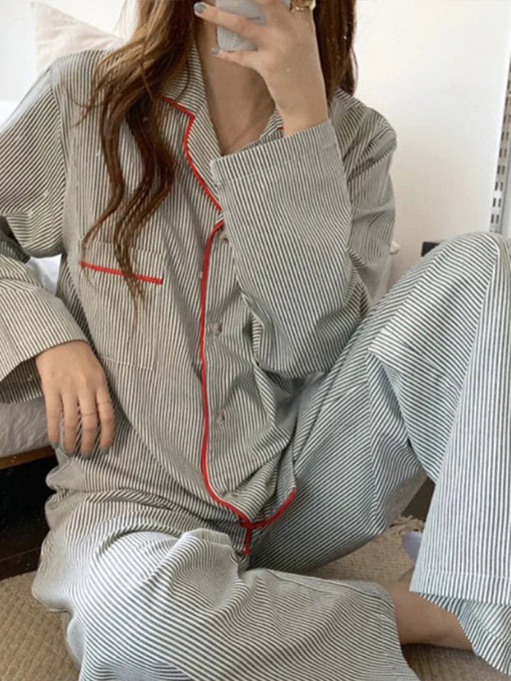 Damen Pyjama-Set Gestreift – Knopfleiste & Paspelierung