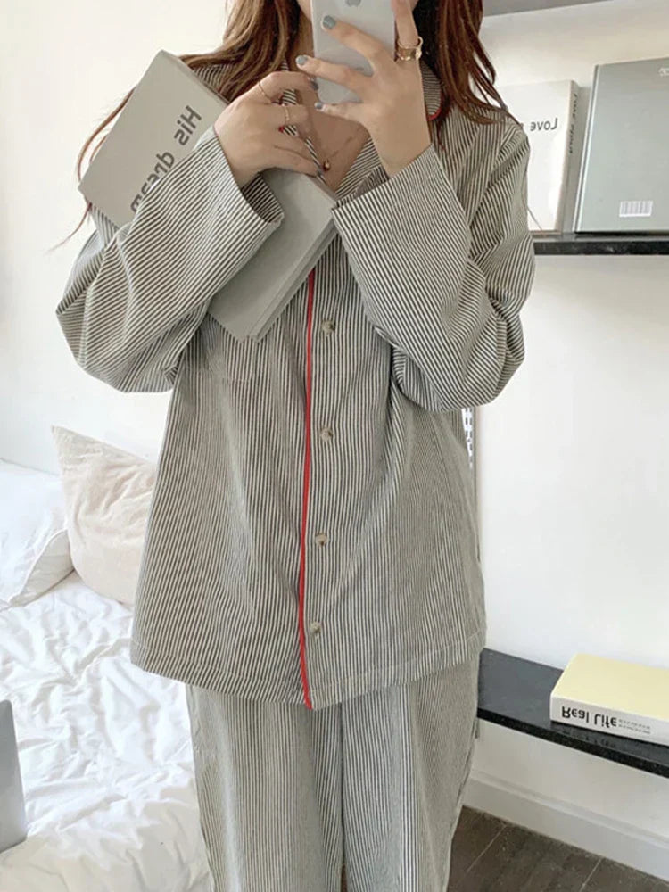 Damen Pyjama-Set Gestreift – Knopfleiste & Paspelierung