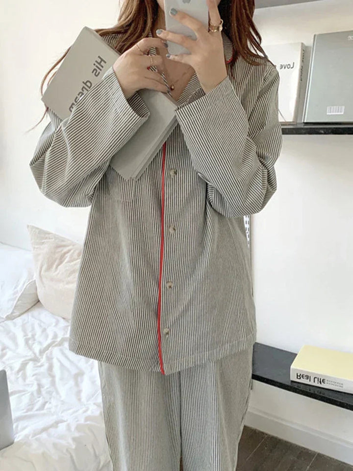 Damen Pyjama-Set Gestreift – Knopfleiste & Paspelierung