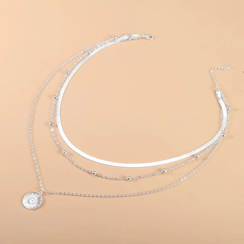 Halskette Eleganz Raffinesse Selbstvertrauen aufwendiges Design glänzendes Aussehen