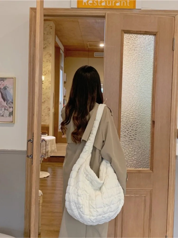 Damen Daunen Umhängetasche – Leichte Tasche als Perfekter Reisebegleiter