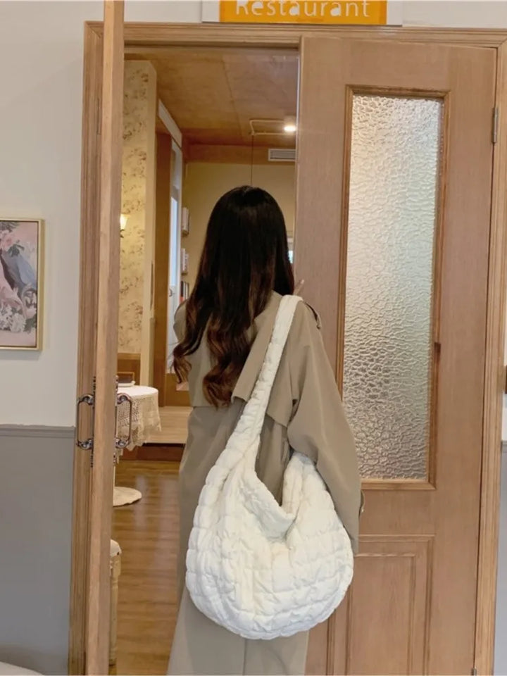 Damen Daunen Umhängetasche – Leichte Tasche als Perfekter Reisebegleiter